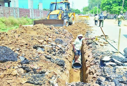 Agra Road Work Not Complete Mayor Said For No Dugging Before Monsoon