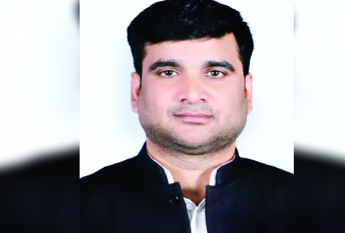 Samajwadi Party Agra District President Ram Gopal Baghel Remove From Post After Election Of Agra Zila Panchayat Election