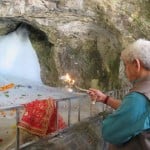 श्री अमरनाथ की पवित्र गुफा में उप-राज्यपाल ने की पूजा