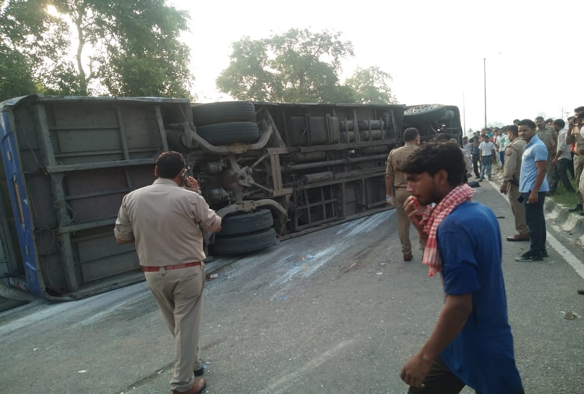major road accident in moradabad delhi lucknow highway many died and injured