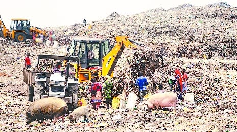 The mountain of garbage will start to move away from Bakarganj