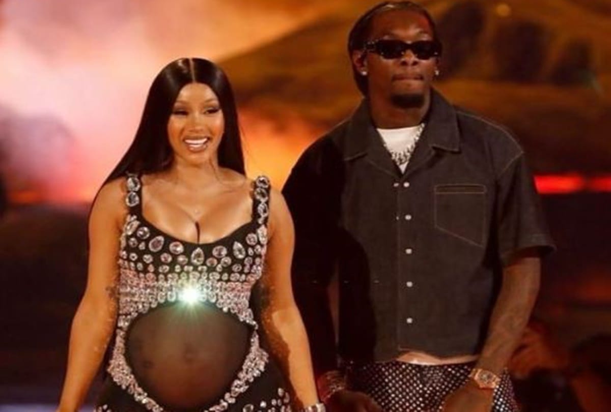 Cardi b is pregnant with second child with offset revealed pregnancy during Bet award show