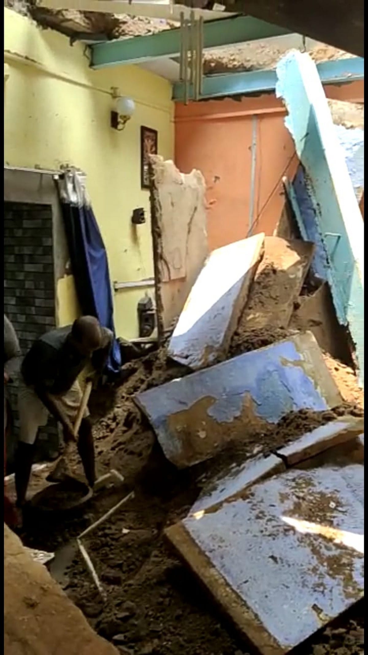 house collapsed in Varanasi BJP leader survived father and son injured