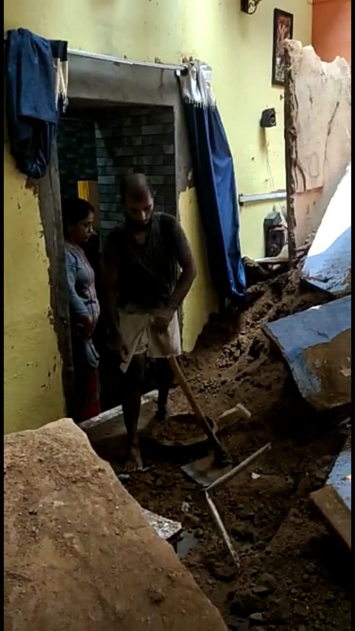 house collapsed in Varanasi BJP leader survived father and son injured