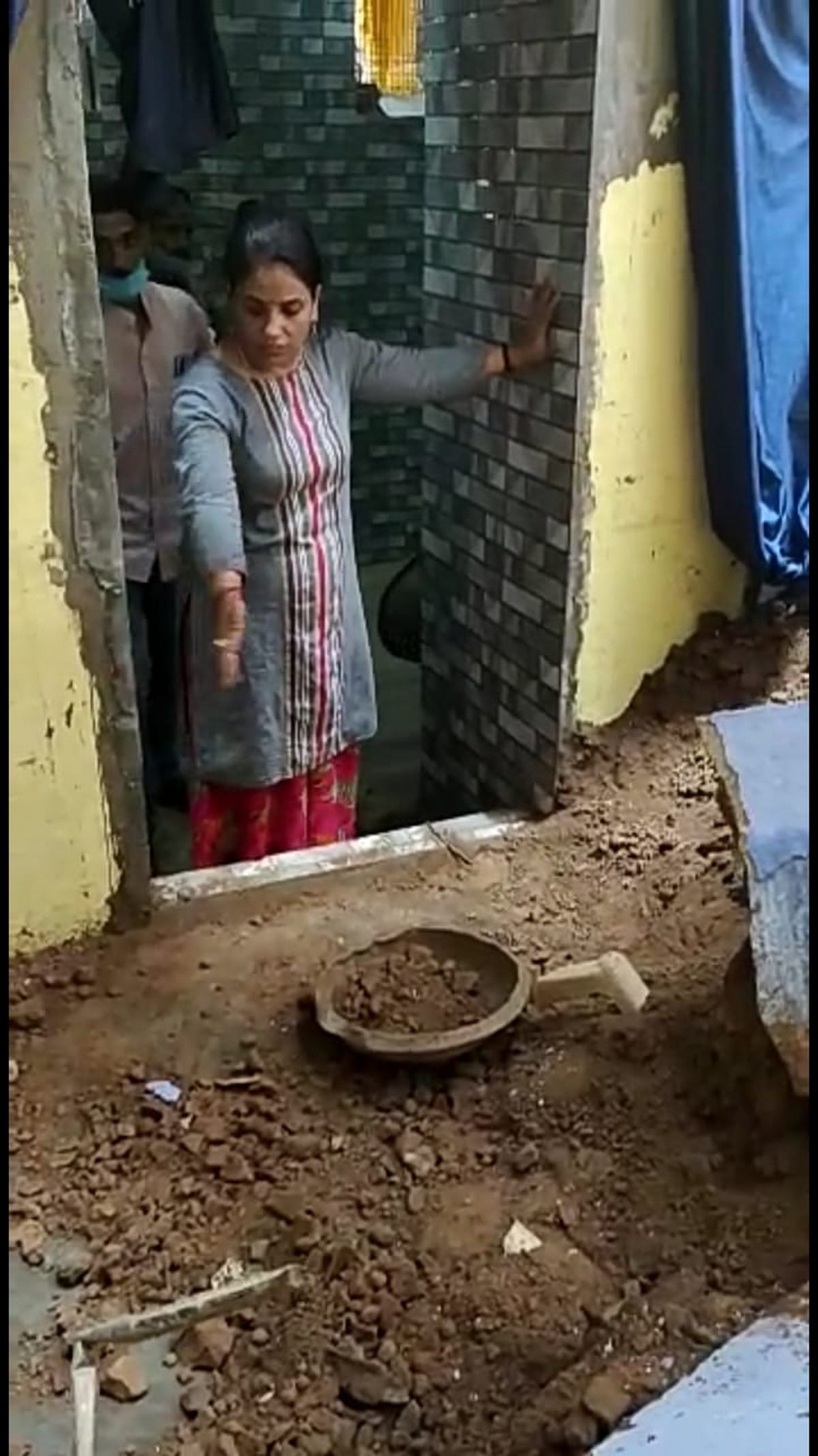 house collapsed in Varanasi BJP leader survived father and son injured