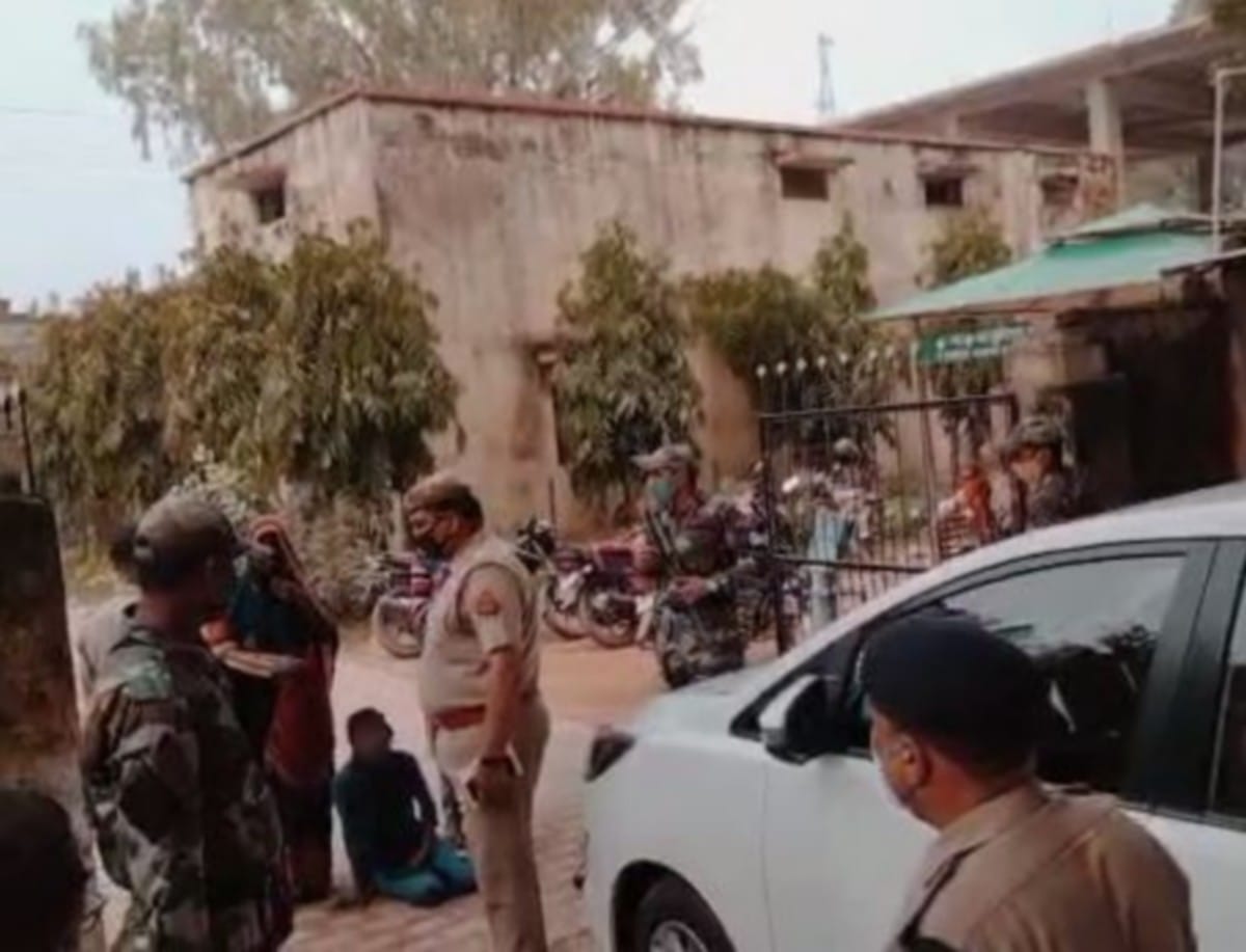 Sexual assault victim sit in front of SP car stopped way complaint for arresting of accused in mirzapur