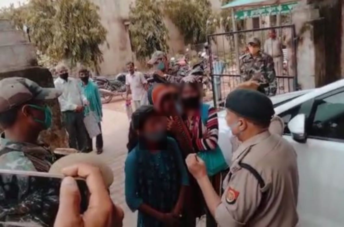 Sexual assault victim sit in front of SP car stopped way complaint for arresting of accused in mirzapur