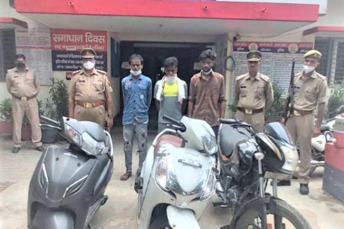 The police have arrested three accused including stolen vehicle in Meerut
