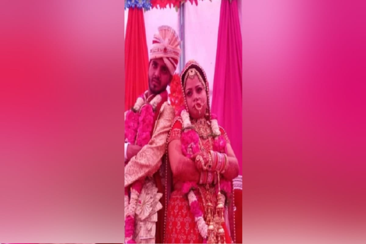 Meerut News: A couple has died in road accident in Aligarh and see photos