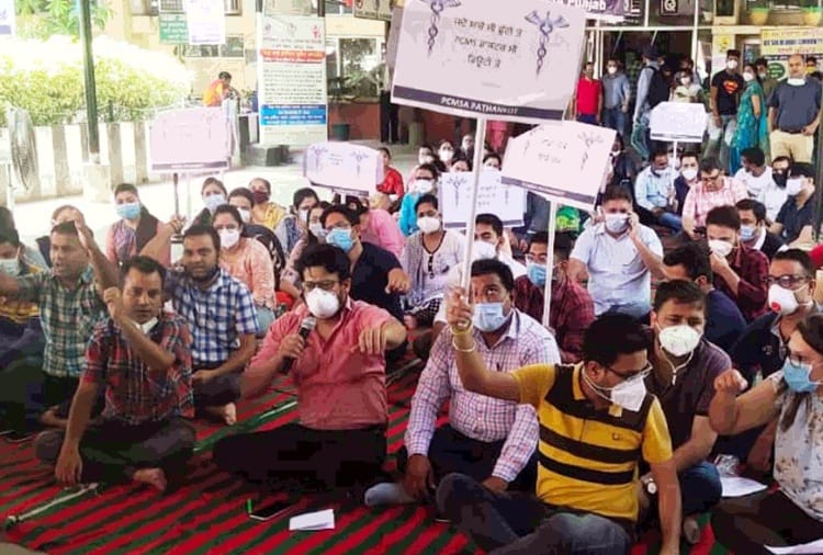 Doctors on strike in Pathankot and Ludhiana