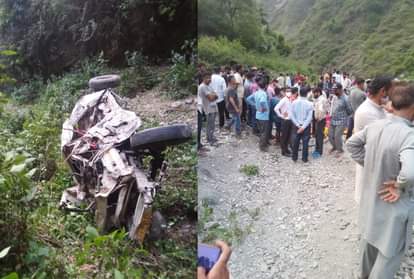 घटनास्थल पर मौजूद लोग।