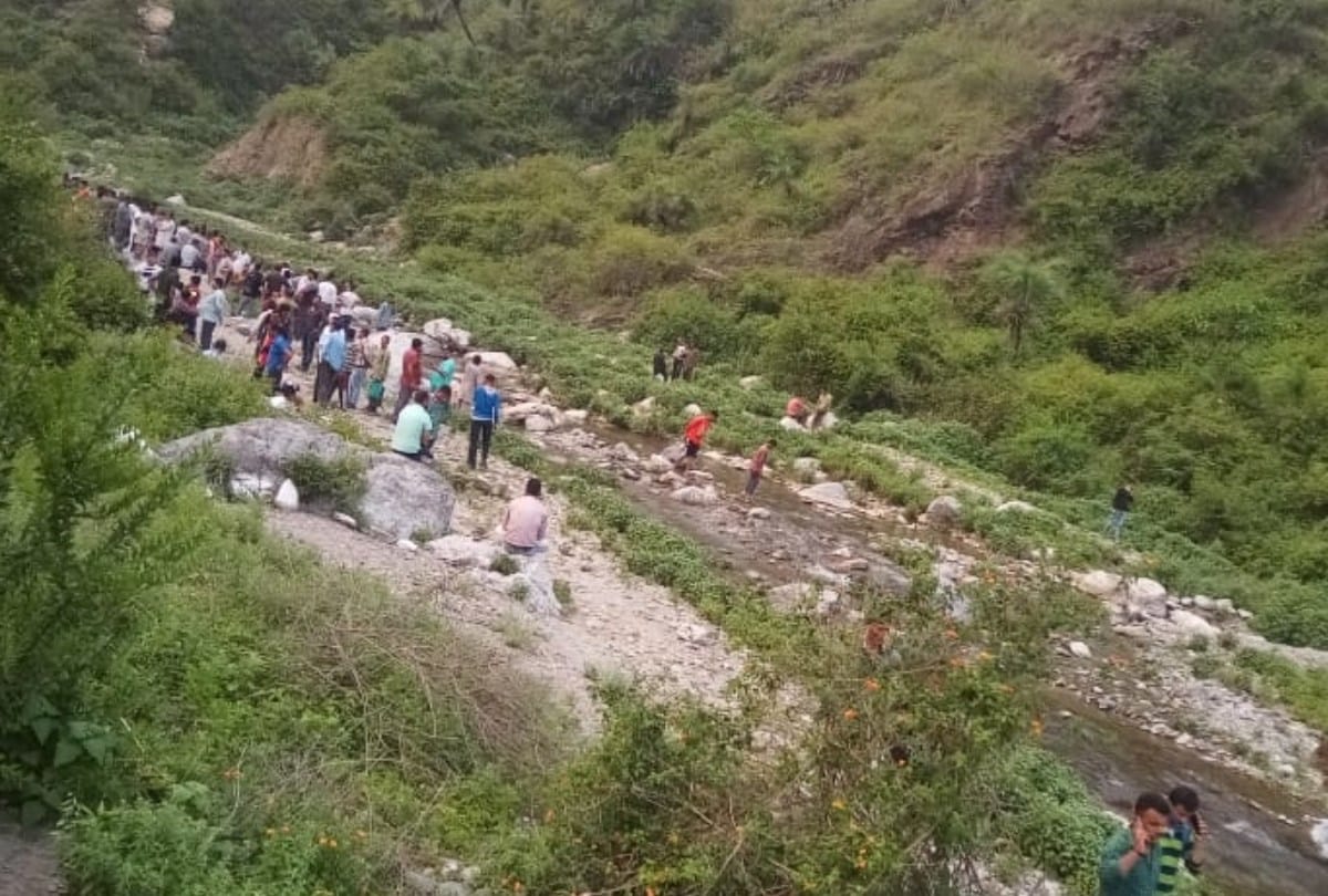 himachal sirmour accident news: ten killed in accident in sirmour side story