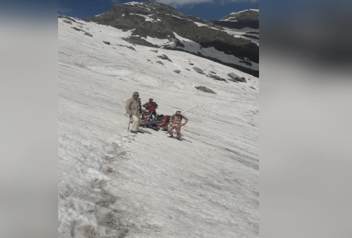 young man Rescued in glacier at an altitude of 16 thousand feet at Shrikhand Mahadev
