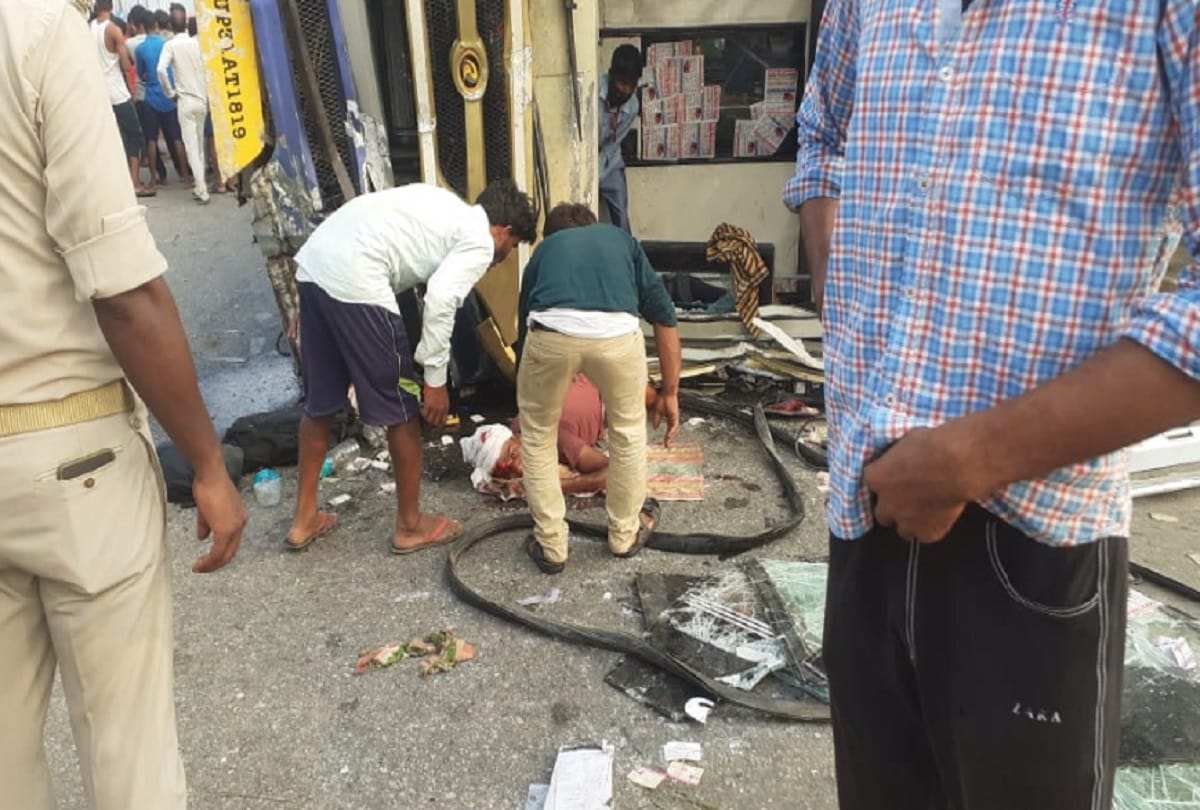 moradabad bus accident: policemen fled from the spot without helping the injured
