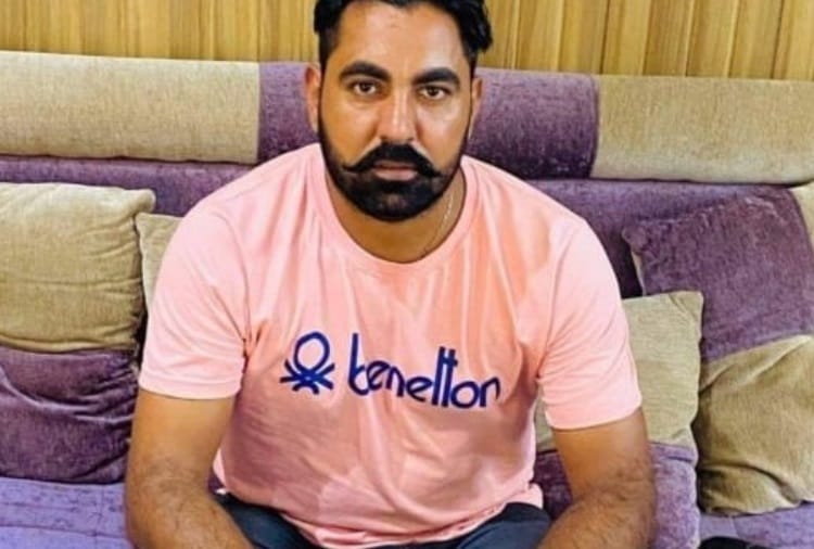 A Gangster shoot himself after Seeing the police in Bathinda of Punjab