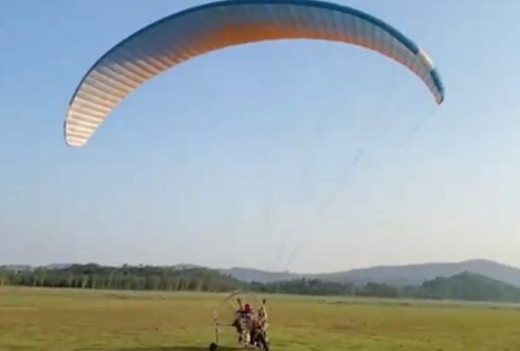A team come from Manali conduct successful trial of paragliding at Chamrod Patan in Pathankot