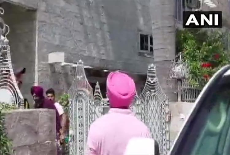 Punjab Congress leader Navjot Sidhu leaves from Patiala to meet Rahul Gandhi in Delhi