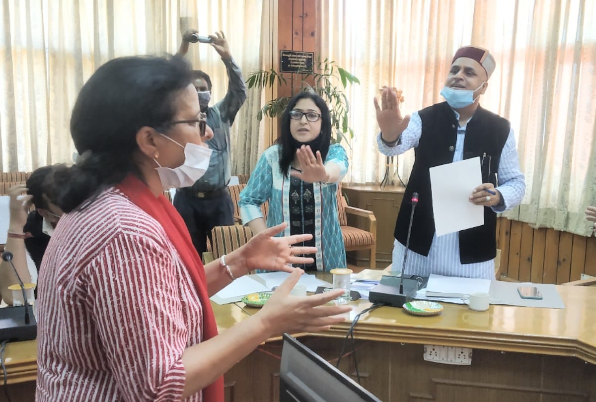 Uproar in shimla Zilla Parishad meeting, members sitting on dharna in the house, slogans raised against the hp govt