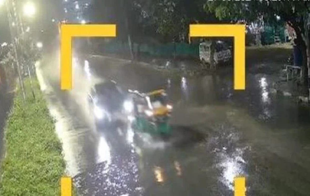 Hyderabad: Over Speeding luxury car hits auto, A passenger riding in the auto was killed in the incident