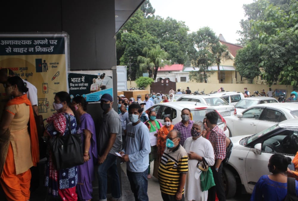 Corona Vaccination in Uttarakhand: Crowds to get vaccine but arrangements are not enough