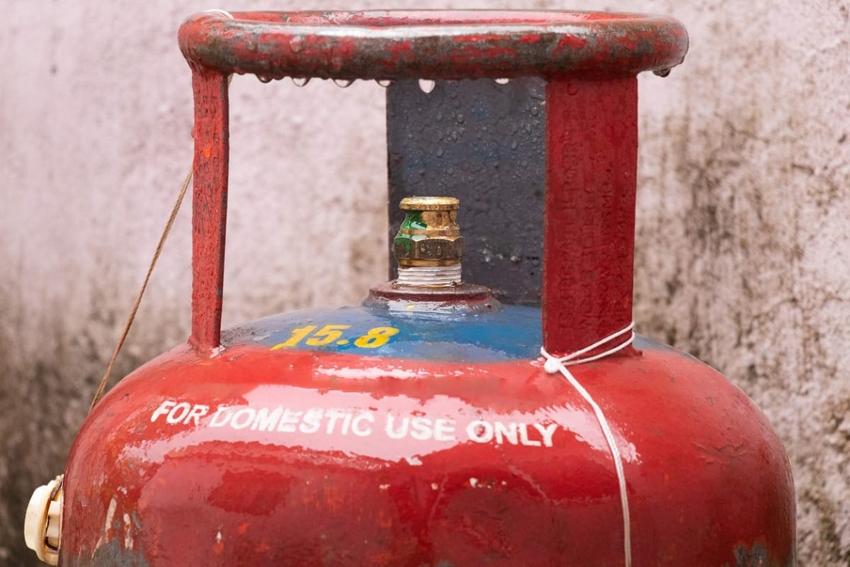 LPG Gas Cylinder Price reduced on new year by Rs 102