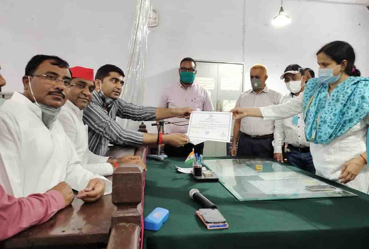 District Panchayat Election: Ashok in Chitrakoot and Abhishek elected unopposed in Etawah, BJP-SP clash in many places