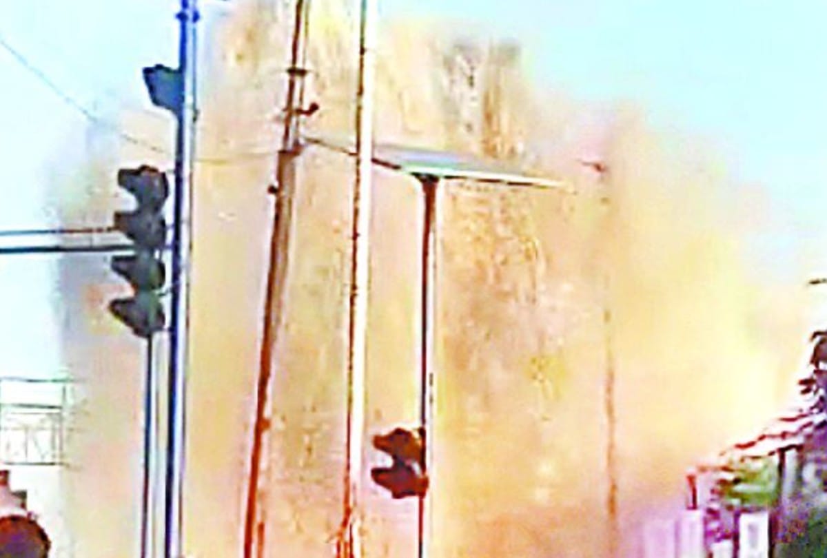Five lakh liters of Ganga water wasted due to pipeline burst in agra