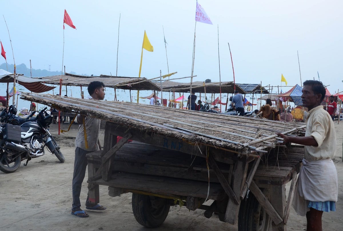 Water entered the coastal areas, problems started rising due to the water level of Ganga-Yamuna