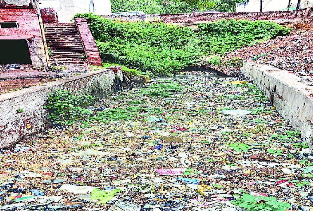 Agra Smart City Project Not Done In Time Read Full Story Of Agra Road And Drain