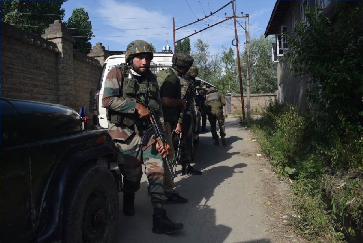 Jammu & Kashmir news : Encounter in Danmar area of Srinagar