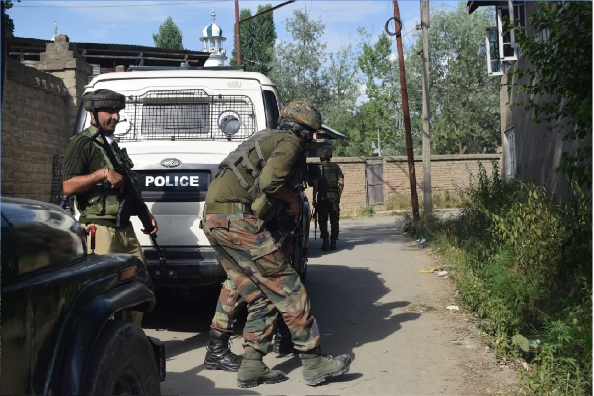 Encounter in Shopian between security forces and terrorists started