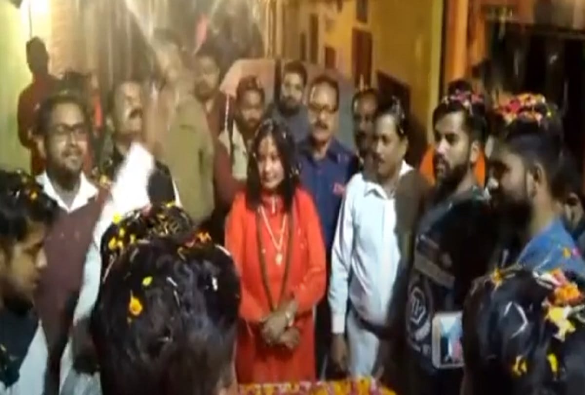 sadhvi geeta said muslim community increasing unemployment in the country with two wives and 20-20 children