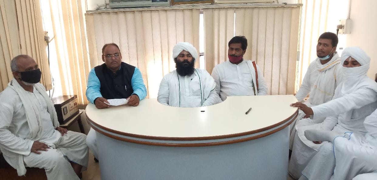 Varanasi: Controversy started regarding newly appointed Peethadheeshwar of Moolgadi Math Kabirchaura