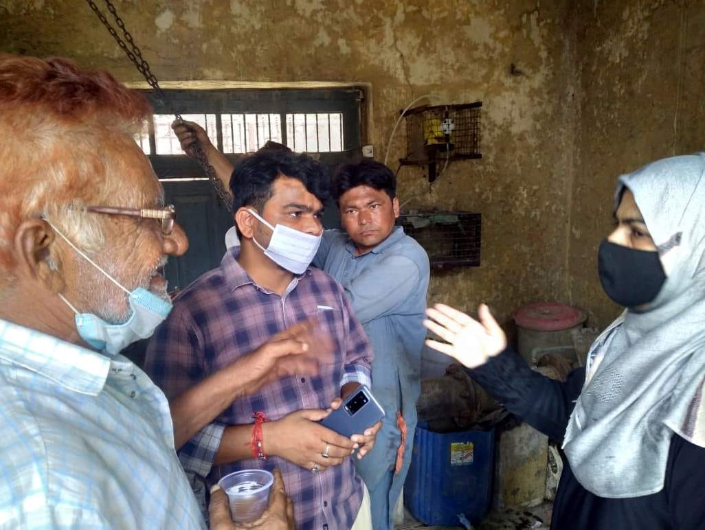 Municipal President arrived to get the pump repaired in the locality of MP Azam Khan