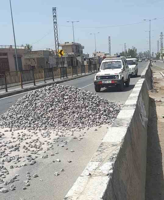 The overloaded truck driver escaped after threatening the employees of the mining department