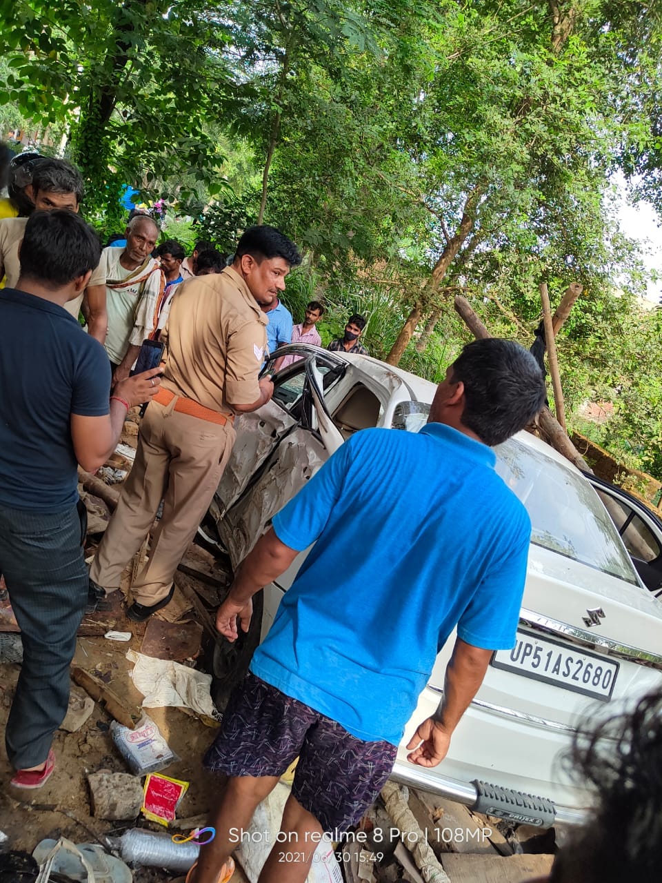 Uncontrollable car entered the tea shop, two died