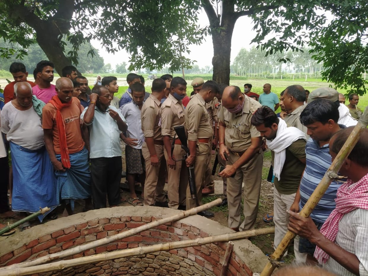 Five people including three innocents fell in well at mau  four were rescued chaos in village