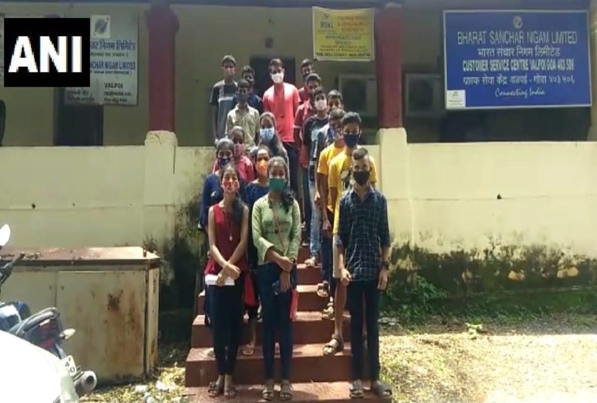 Students held a protest at the BSNL Valpoi office over poor internet connectivity hampering online classes