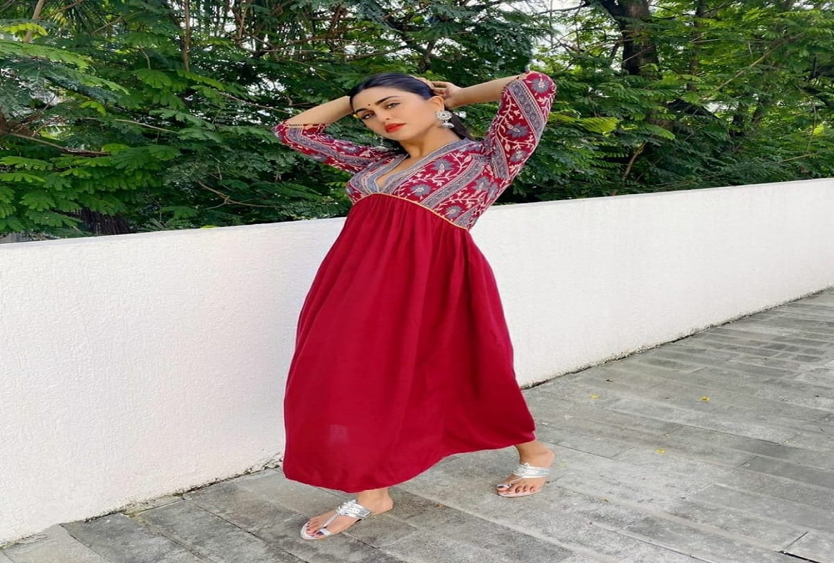 krystal d souza beautiful look in latest red dress