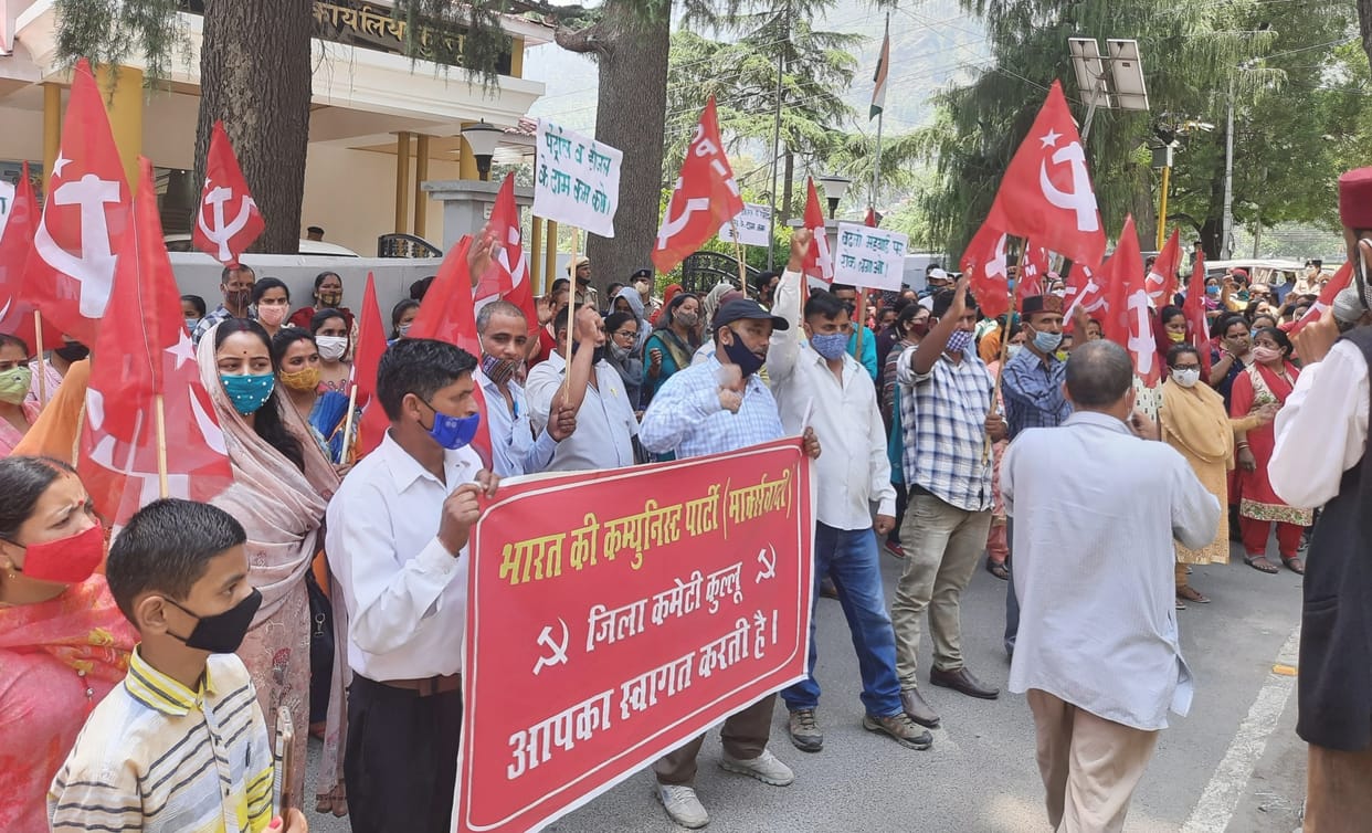 Petrol and diesel prices increased 22 times in two months, Food items out of reach of public, situ on the road against rising inflation, kullu news