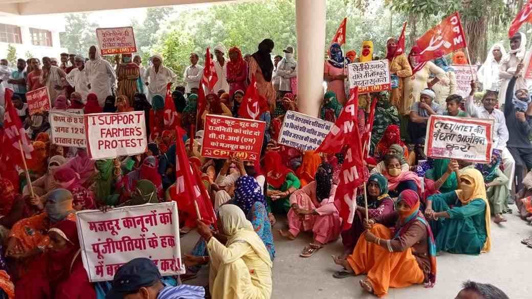 CPIM demonstrated outside the mini secretariat in protest against rising inflation