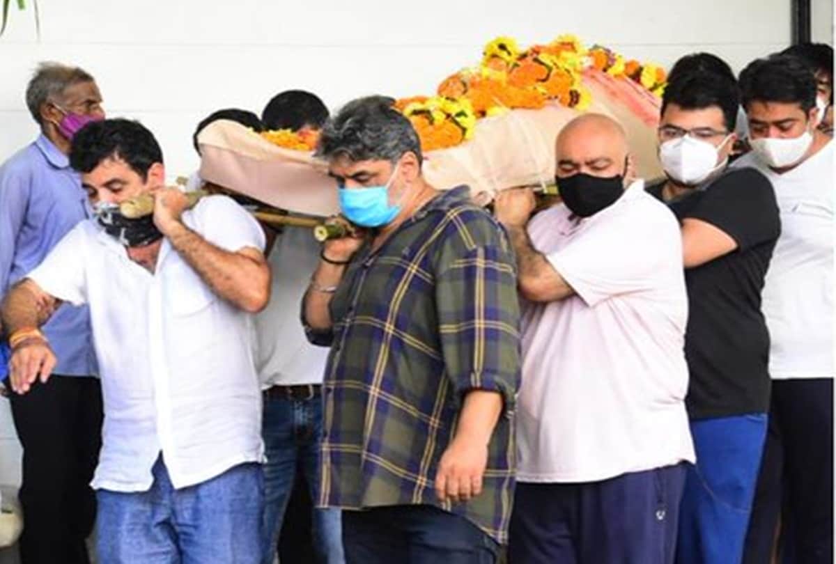 Mandira Bedi husband Raj Kaushal Last Rites Actress Broke Down