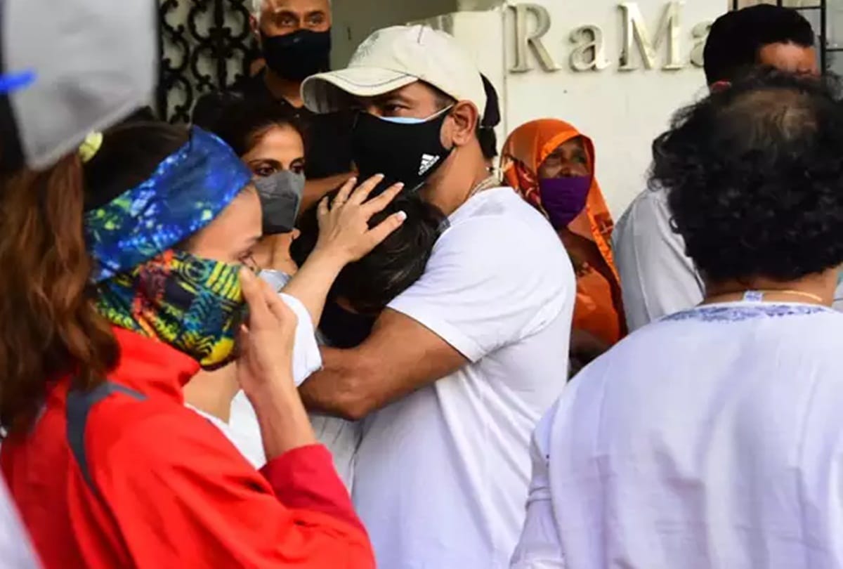 Mandira Bedi husband Raj Kaushal Last Rites Actress Broke Down