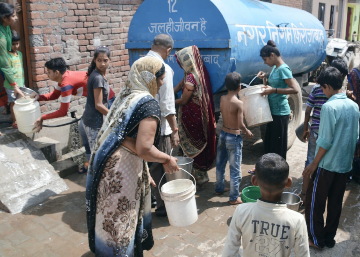 Throats are drying up in summer, buying water to warm the throat