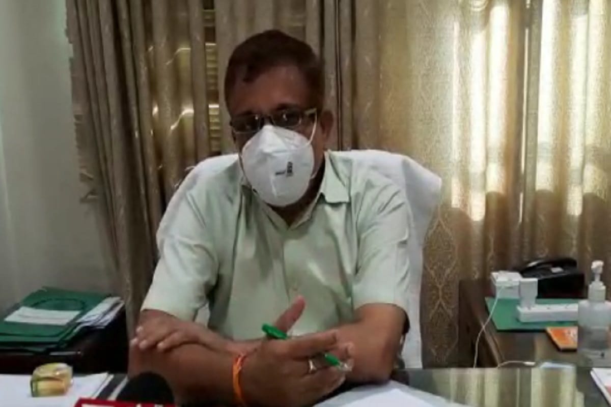two doctor suspended after a corona infected woman jumped from the building in the medical college of Saharanpur