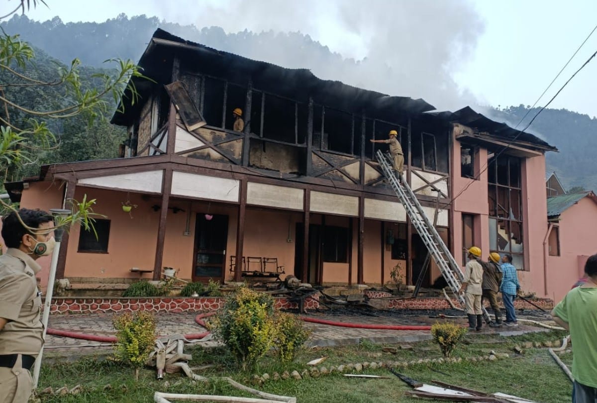 himachal kullu fire news: houses gutted in fire in bajaura kullu himachal pradesh