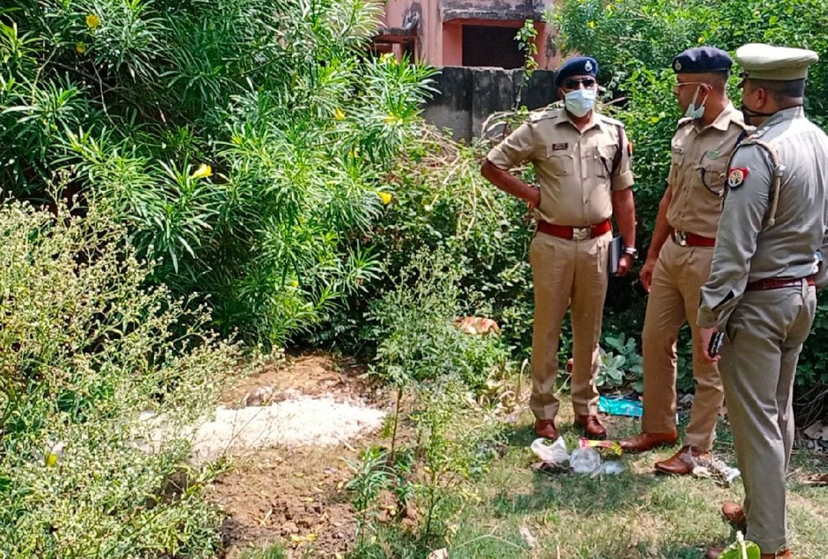 Murder In Agra: RpF Commandant Driver Dead Body Digging A Slaughter Pit Accused Came Daily To See Condition