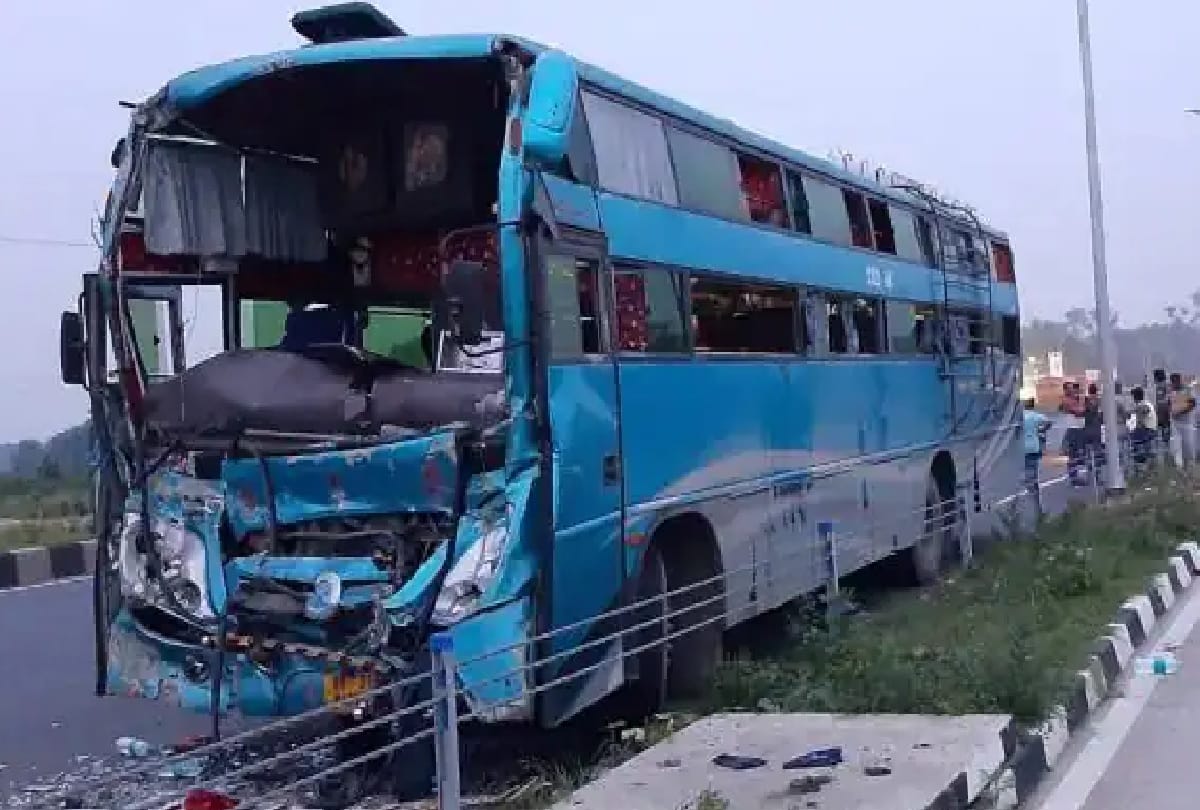 Bihar Hajipur to Kolkata High Speed Bus hits truck in dhanbad jharkhand many passengers injured