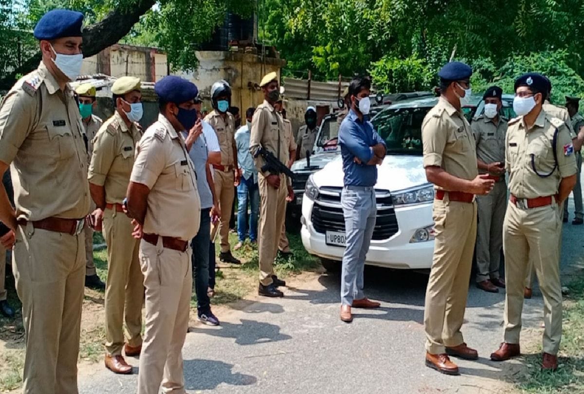 Murder In Agra: RpF Commandant Driver Dead Body Digging A Slaughter Pit Accused Came Daily To See Condition