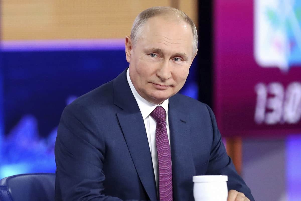 vladimir putin a judo black belt champion flies fighter jet luxurious lifestyle